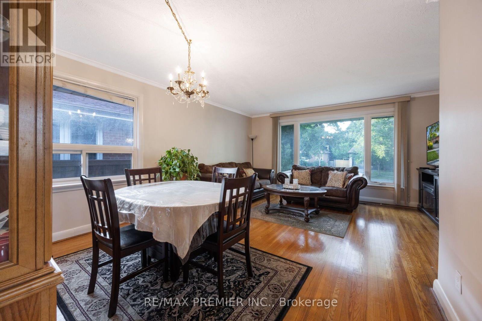 35 Barkwin Drive, Toronto, ON - Indoor Photo Showing Dining Room