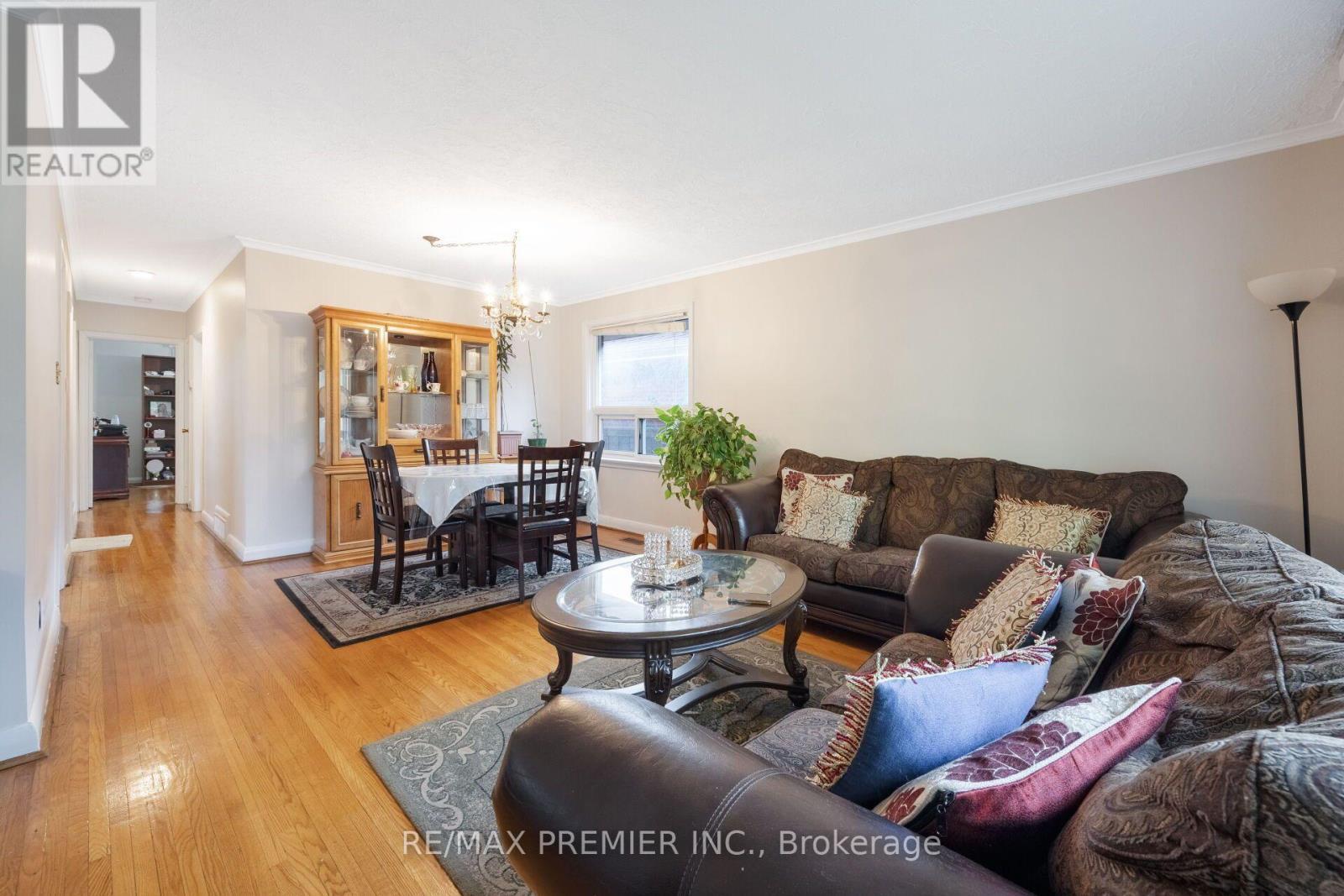 35 Barkwin Drive, Toronto, ON - Indoor Photo Showing Living Room