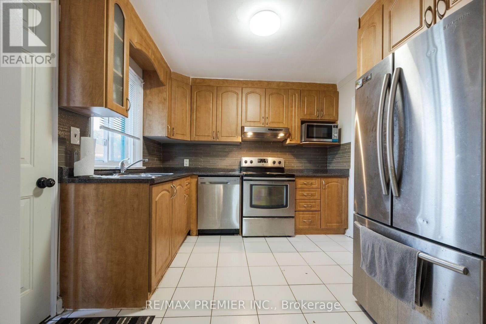 35 Barkwin Drive, Toronto, ON - Indoor Photo Showing Kitchen