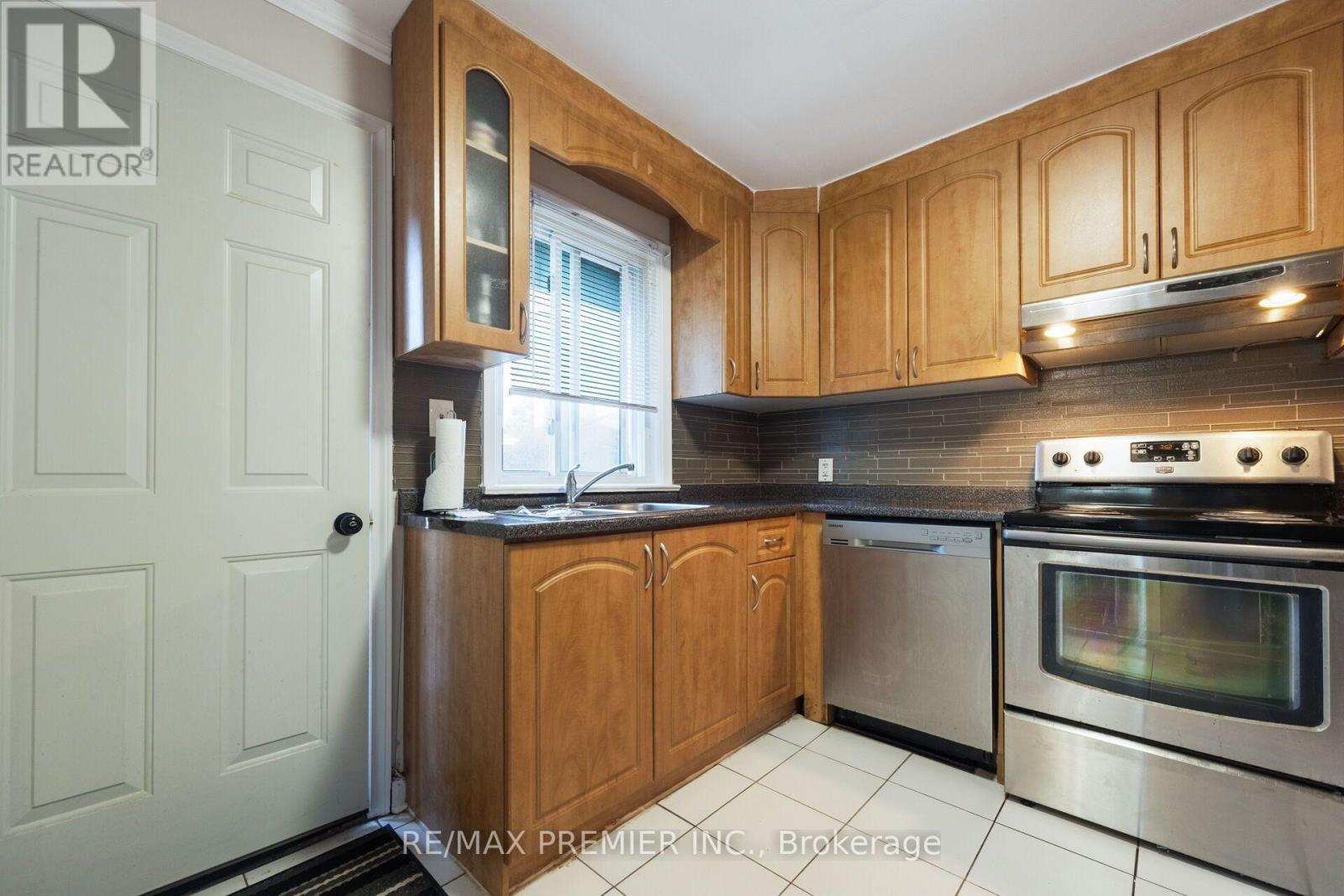 35 Barkwin Drive, Toronto, ON - Indoor Photo Showing Kitchen With Double Sink