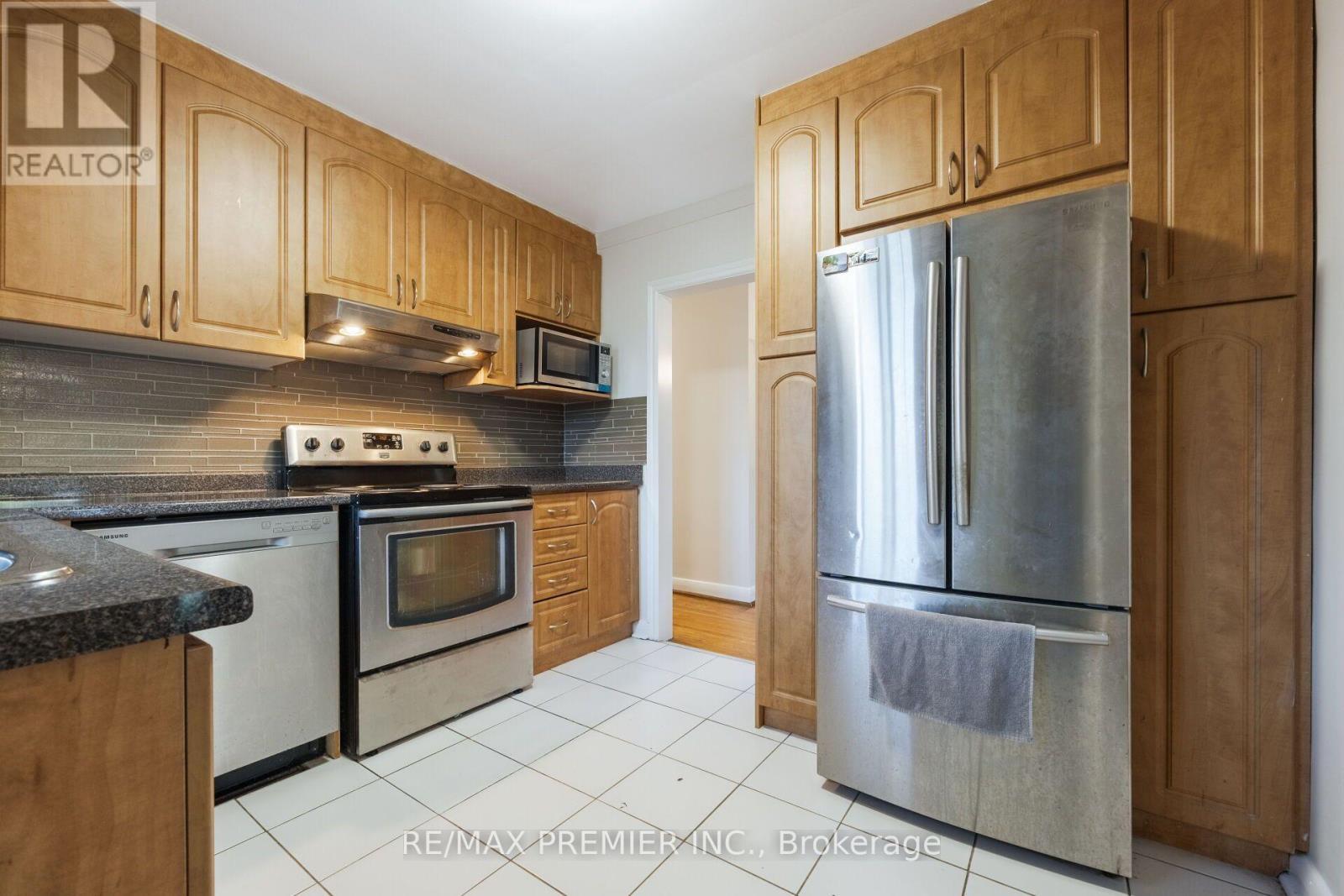35 Barkwin Drive, Toronto, ON - Indoor Photo Showing Kitchen