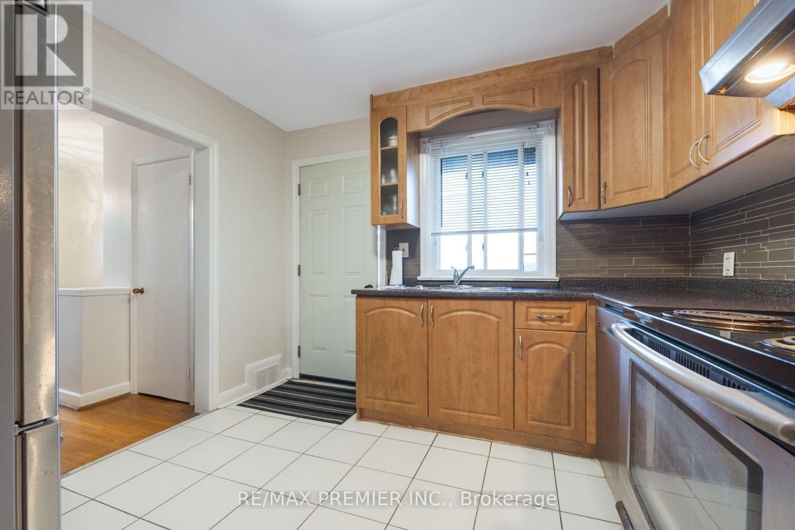 35 Barkwin Drive, Toronto, ON - Indoor Photo Showing Kitchen
