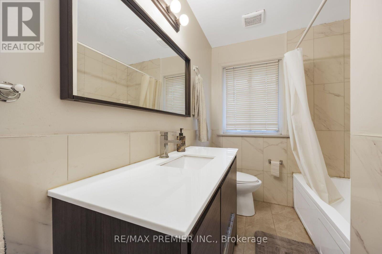 35 Barkwin Drive, Toronto, ON - Indoor Photo Showing Bathroom
