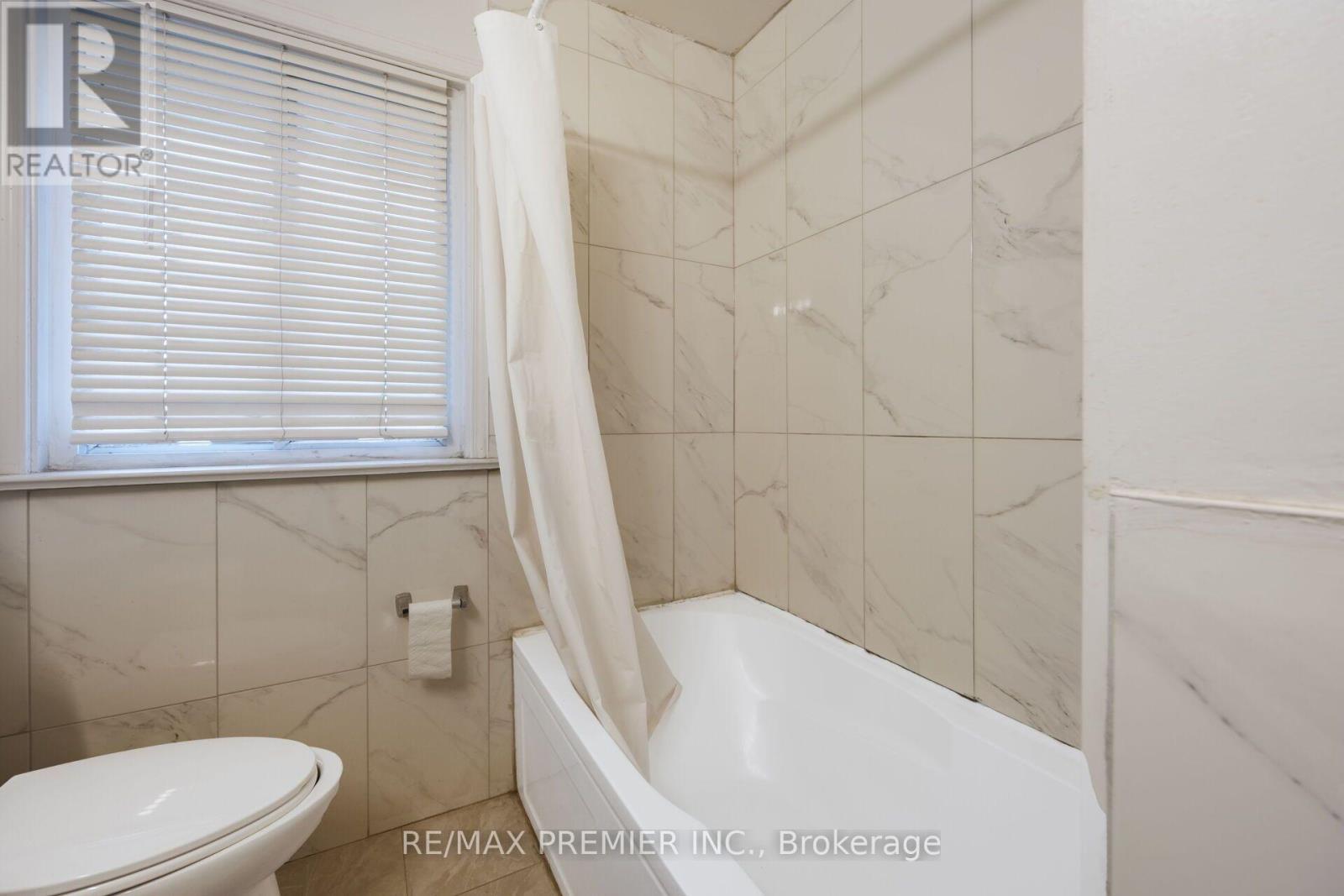 35 Barkwin Drive, Toronto, ON - Indoor Photo Showing Bathroom