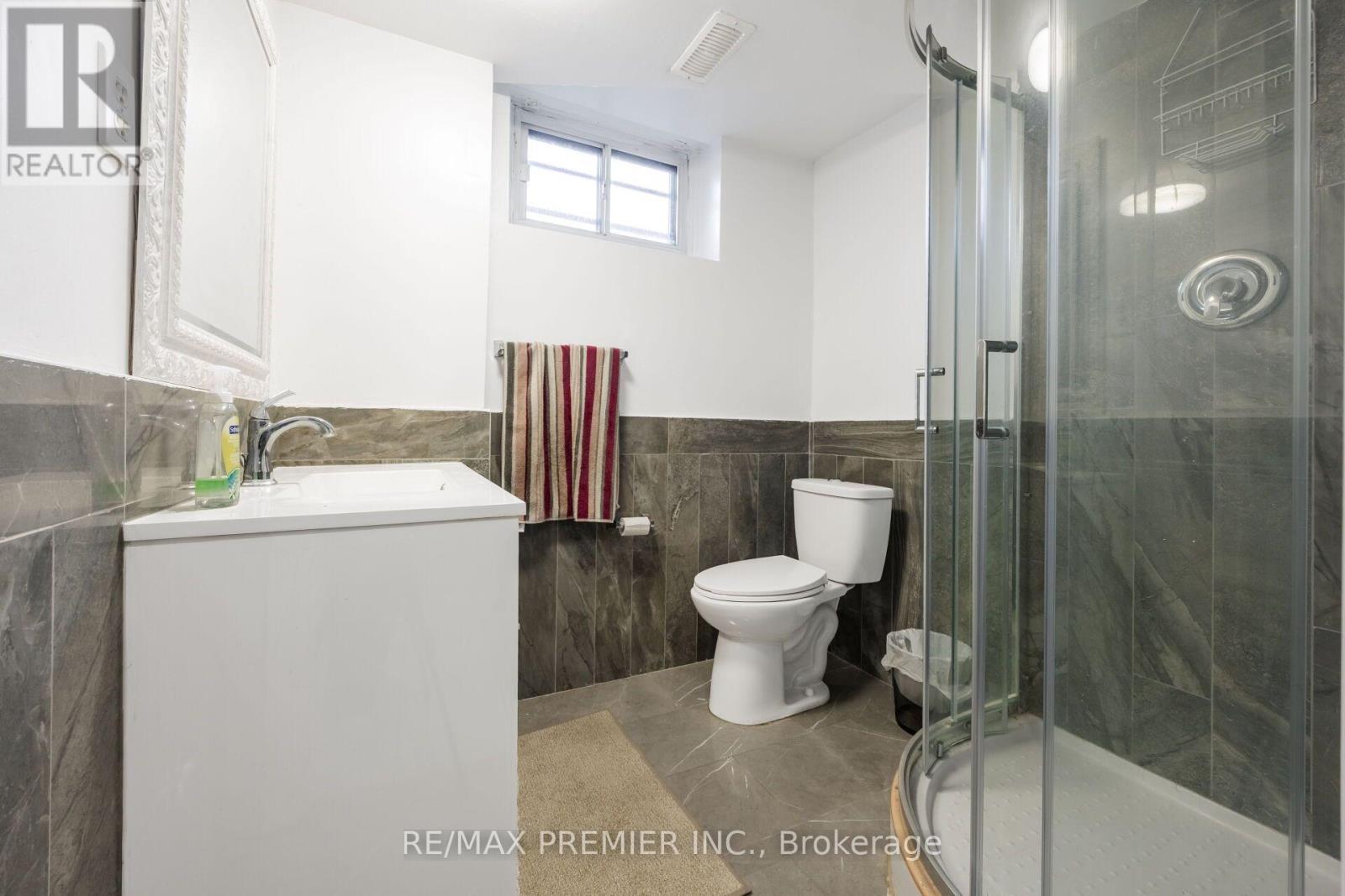 35 Barkwin Drive, Toronto, ON - Indoor Photo Showing Bathroom