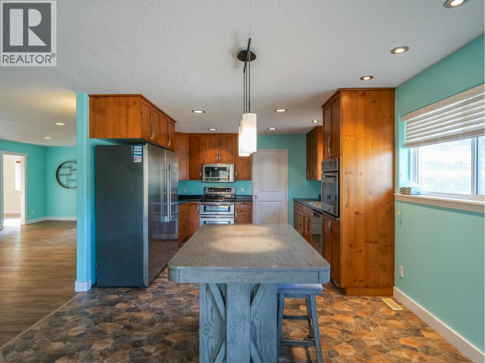 380 Dennis Road, Quesnel, BC - Indoor Photo Showing Kitchen