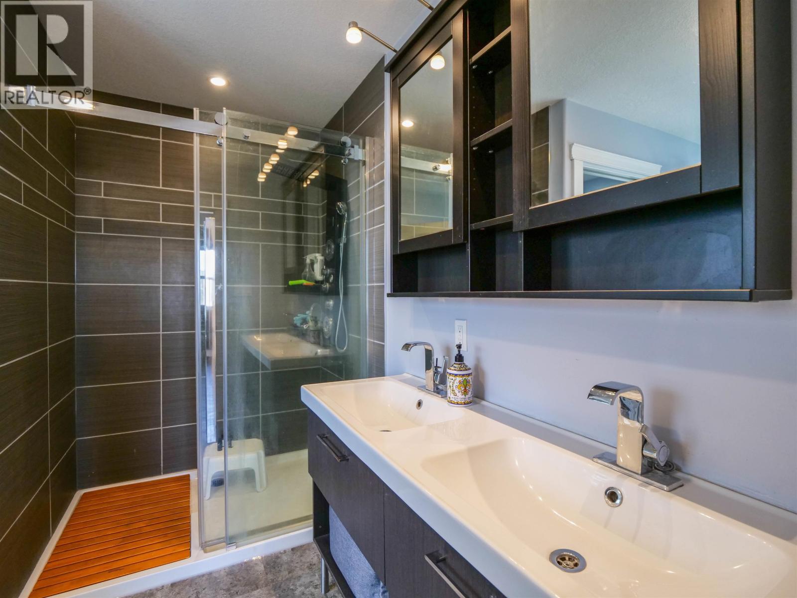 380 Dennis Road, Quesnel, BC - Indoor Photo Showing Bathroom