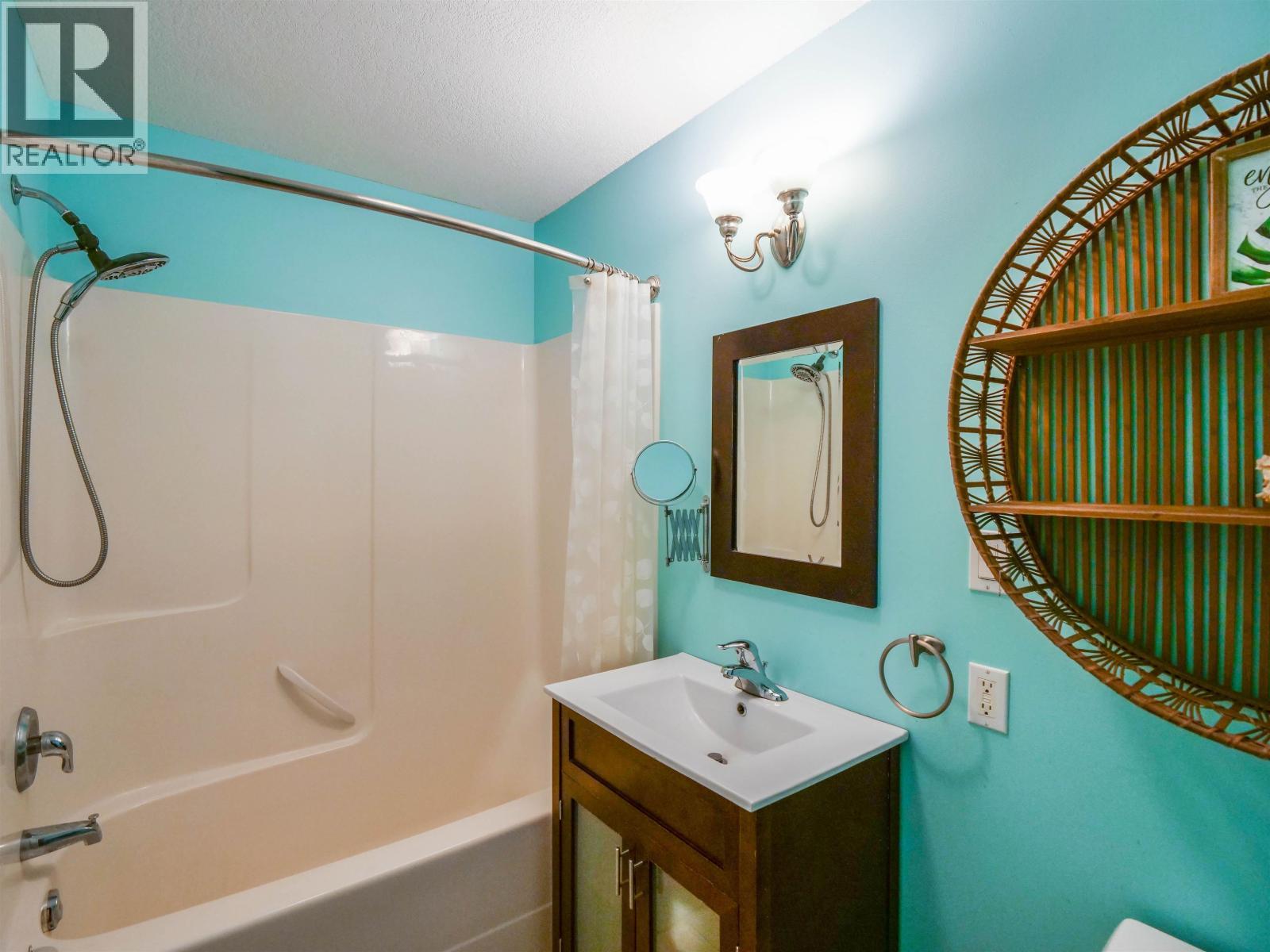 380 Dennis Road, Quesnel, BC - Indoor Photo Showing Bathroom