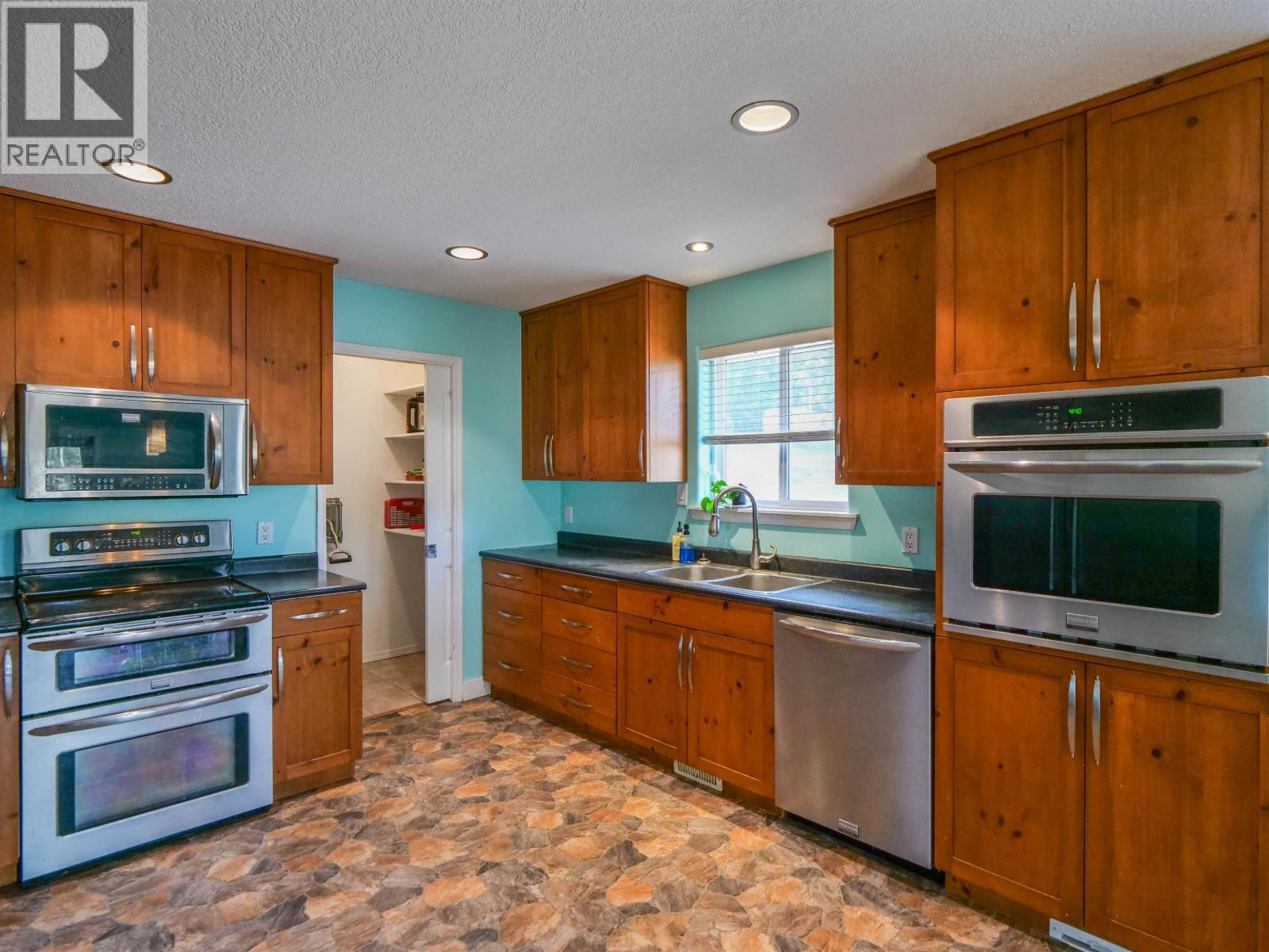 380 Dennis Road, Quesnel, BC - Indoor Photo Showing Kitchen With Stainless Steel Kitchen With Double Sink