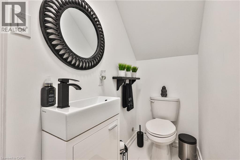 60 Galbraith Drive, Hamilton, ON - Indoor Photo Showing Bathroom