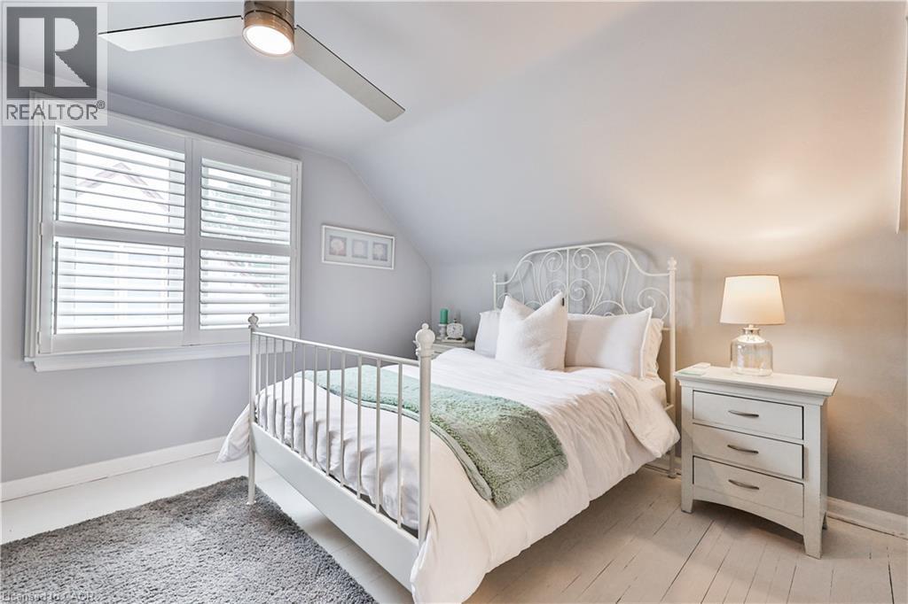 60 Galbraith Drive, Hamilton, ON - Indoor Photo Showing Bedroom