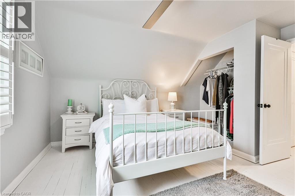 60 Galbraith Drive, Hamilton, ON - Indoor Photo Showing Bedroom