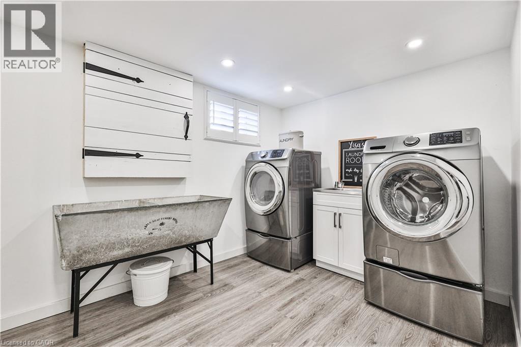 60 Galbraith Drive, Hamilton, ON - Indoor Photo Showing Laundry Room