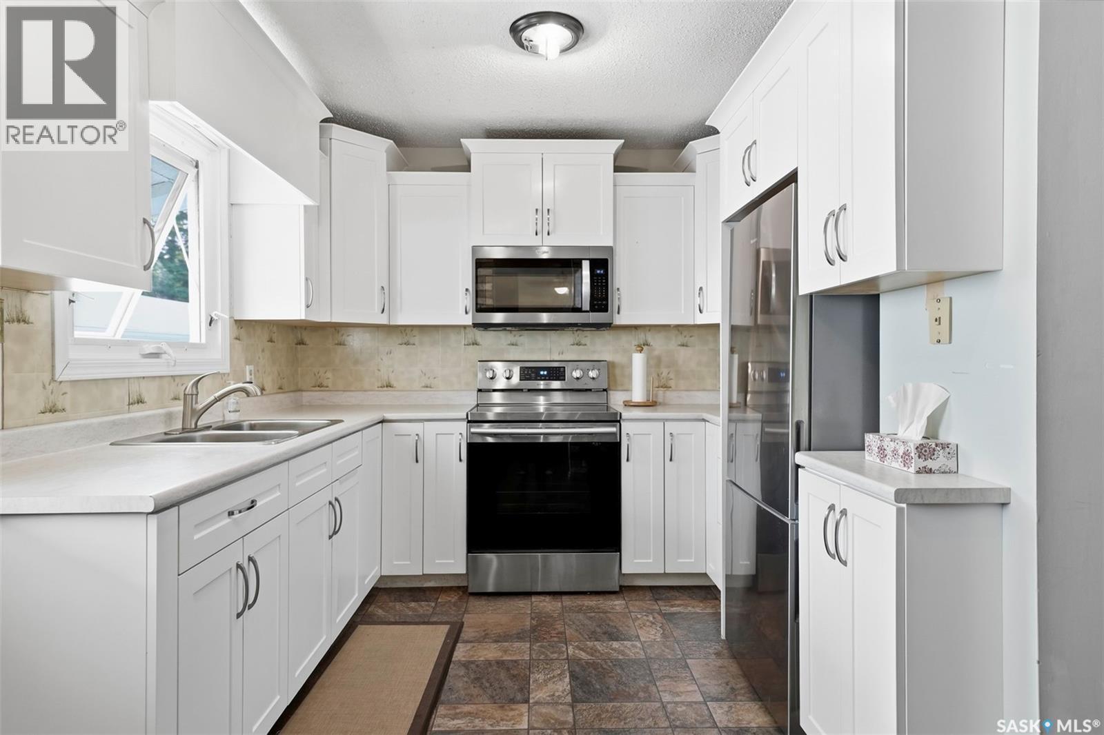 29 Macdowall Crescent, Prince Albert, SK - Indoor Photo Showing Kitchen With Double Sink