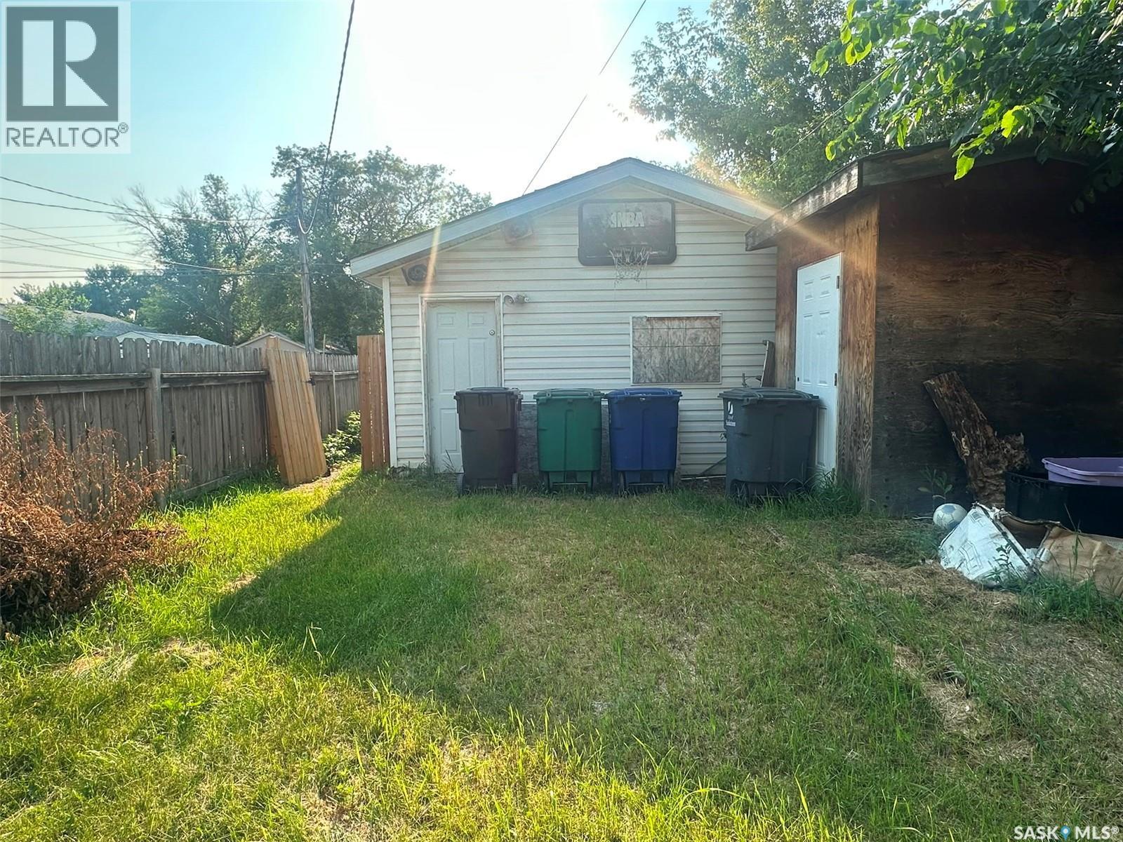 619 L Avenue S, Saskatoon, SK - Outdoor
