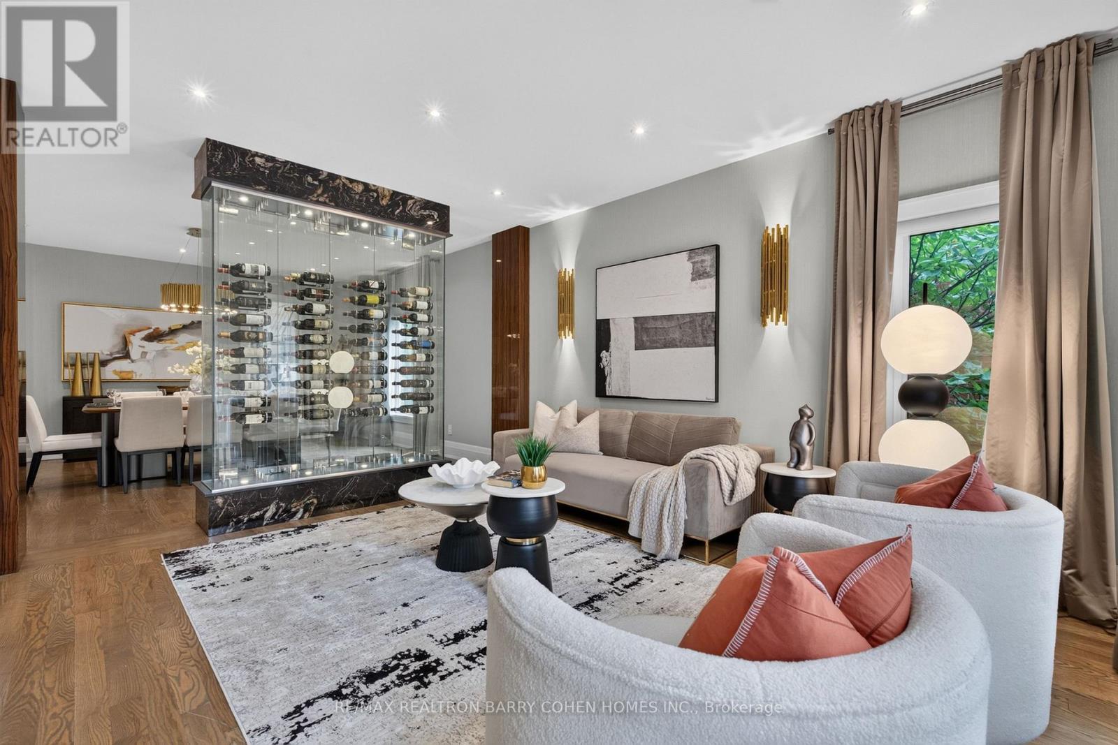 33 Munro Boulevard, Toronto, ON - Indoor Photo Showing Living Room