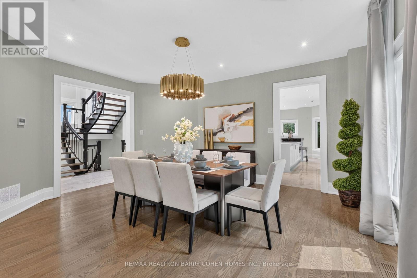 33 Munro Boulevard, Toronto, ON - Indoor Photo Showing Dining Room