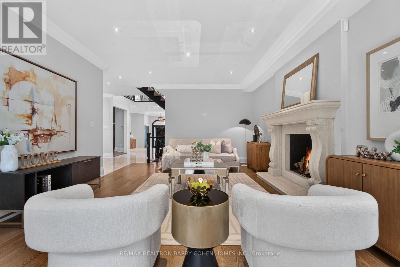33 Munro Boulevard, Toronto, ON - Indoor Photo Showing Living Room With Fireplace