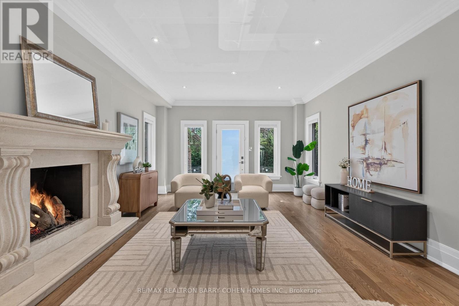33 Munro Boulevard, Toronto, ON - Indoor Photo Showing Living Room With Fireplace