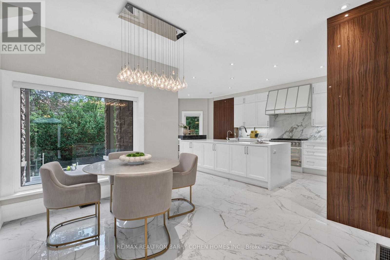 33 Munro Boulevard, Toronto, ON - Indoor Photo Showing Dining Room