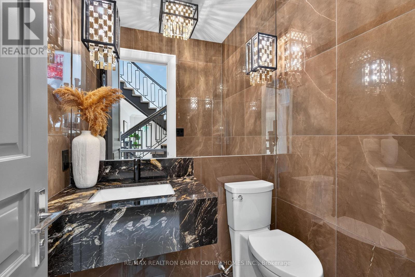 33 Munro Boulevard, Toronto, ON - Indoor Photo Showing Bathroom