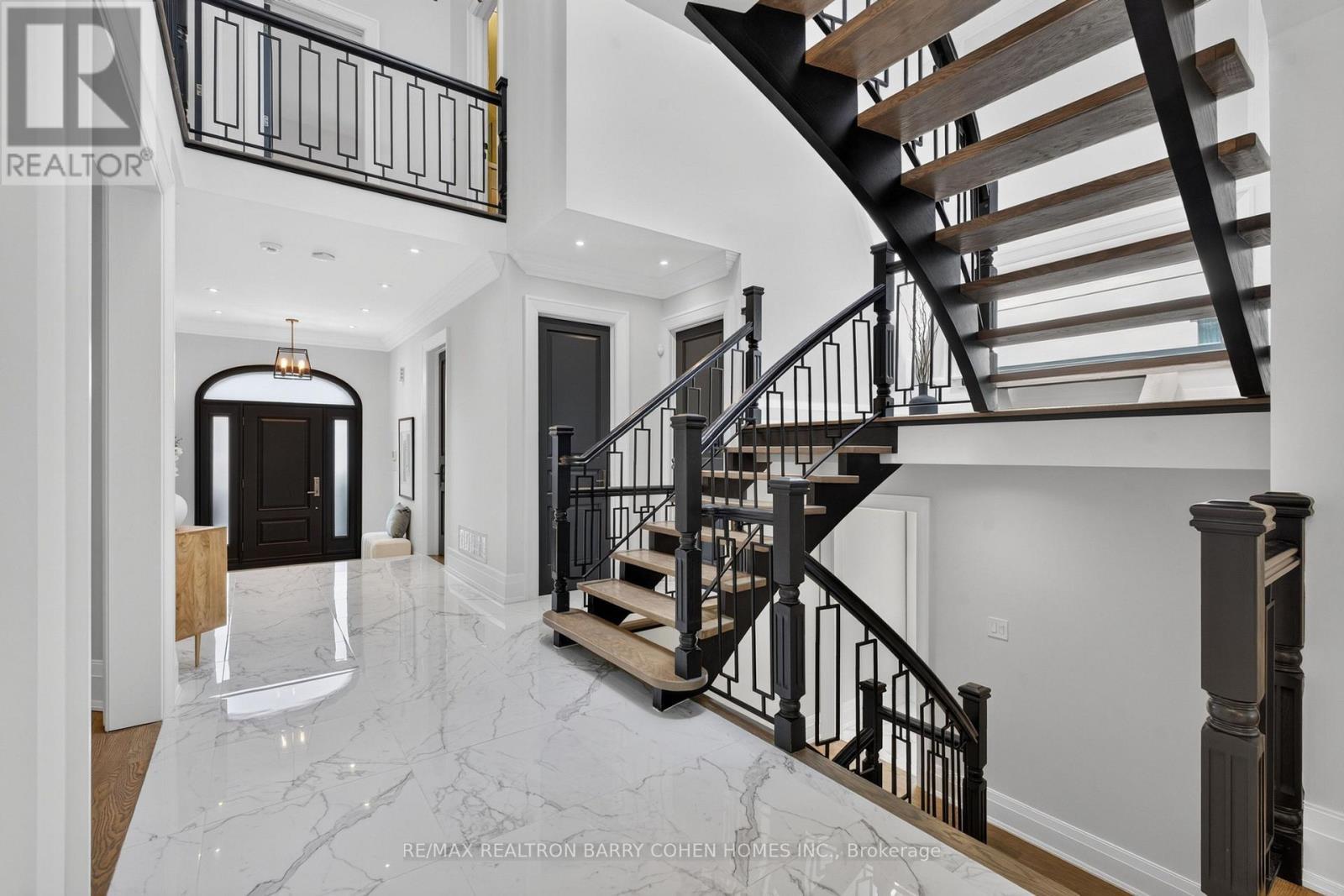 33 Munro Boulevard, Toronto, ON - Indoor Photo Showing Other Room