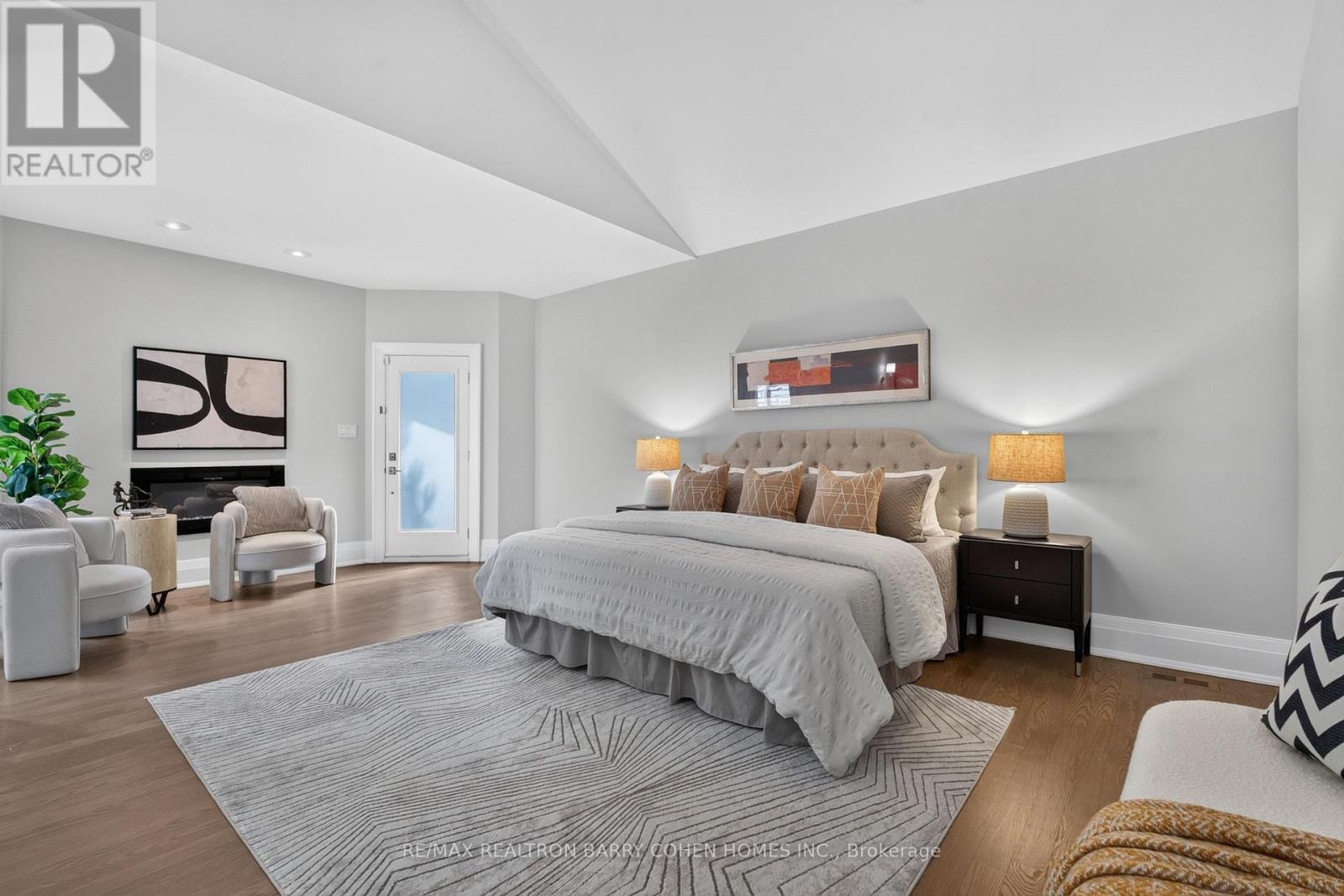 33 Munro Boulevard, Toronto, ON - Indoor Photo Showing Bedroom