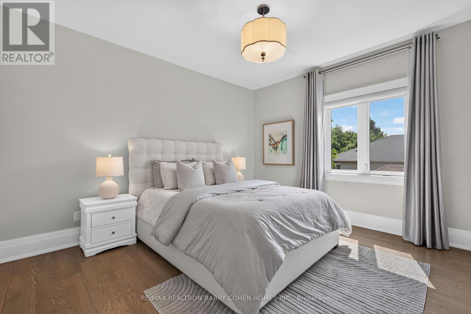 33 Munro Boulevard, Toronto, ON - Indoor Photo Showing Bedroom