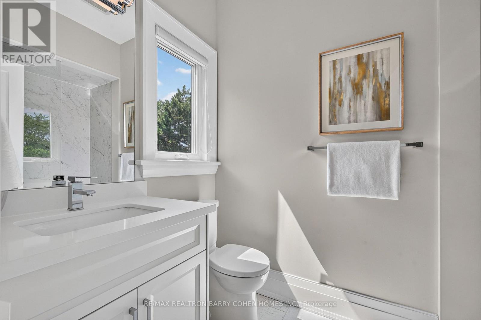 33 Munro Boulevard, Toronto, ON - Indoor Photo Showing Bathroom