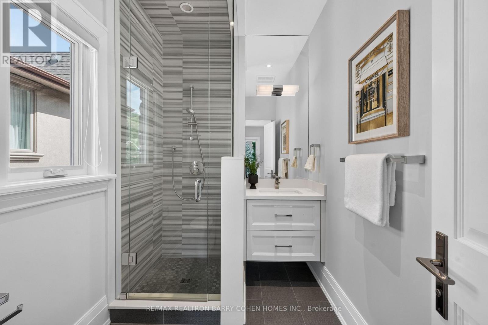 33 Munro Boulevard, Toronto, ON - Indoor Photo Showing Bathroom