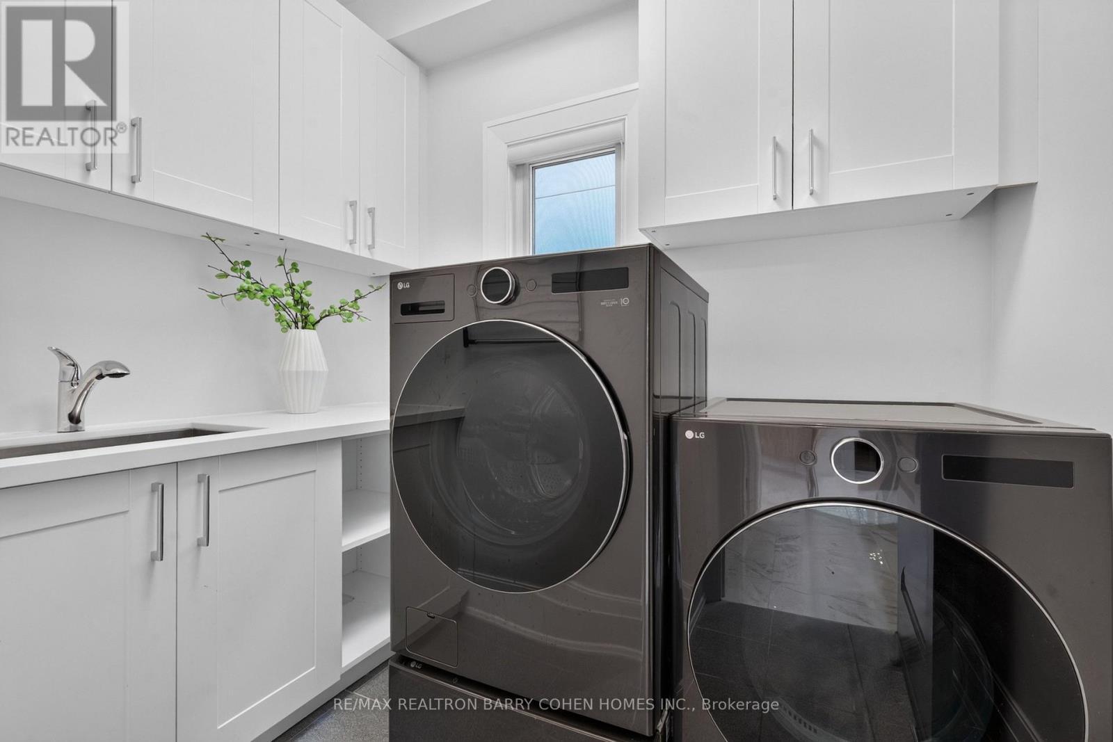 33 Munro Boulevard, Toronto, ON - Indoor Photo Showing Laundry Room
