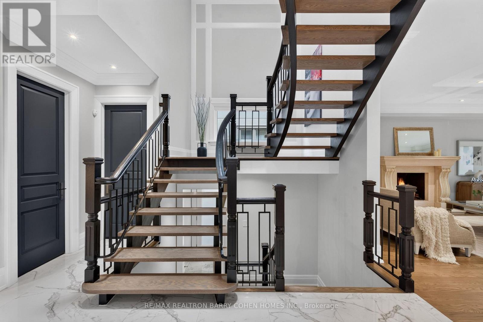 33 Munro Boulevard, Toronto, ON - Indoor Photo Showing Other Room