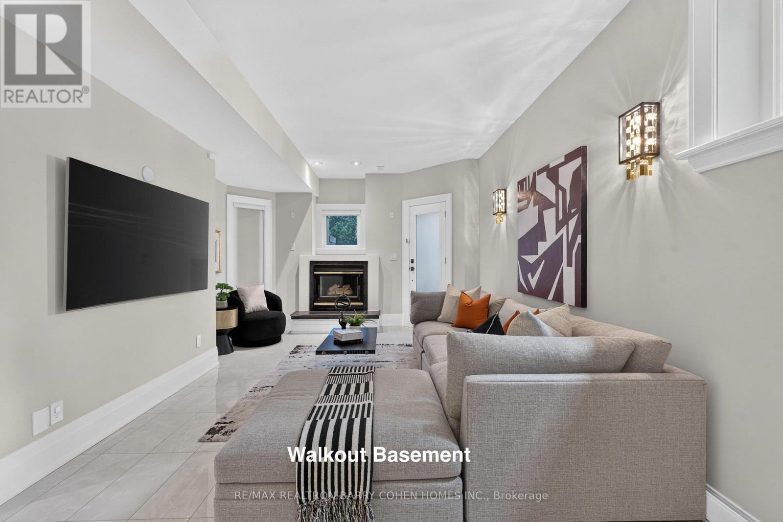 33 Munro Boulevard, Toronto, ON - Indoor Photo Showing Living Room With Fireplace