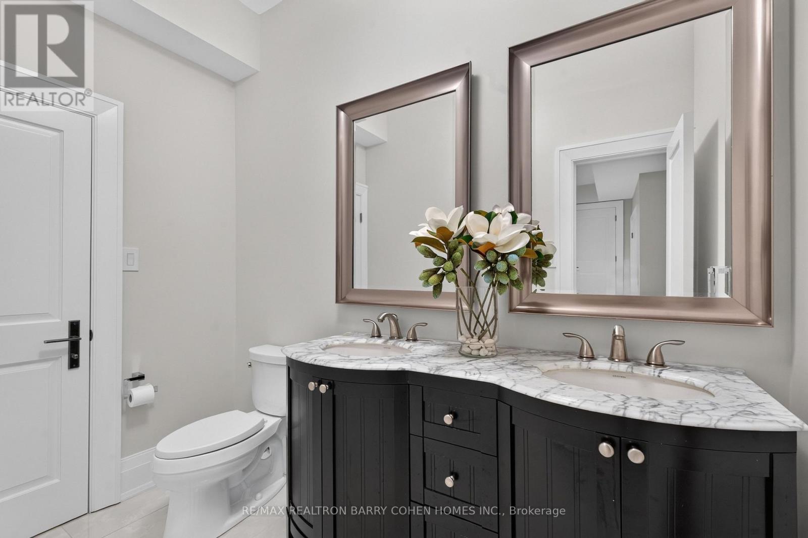 33 Munro Boulevard, Toronto, ON - Indoor Photo Showing Bathroom