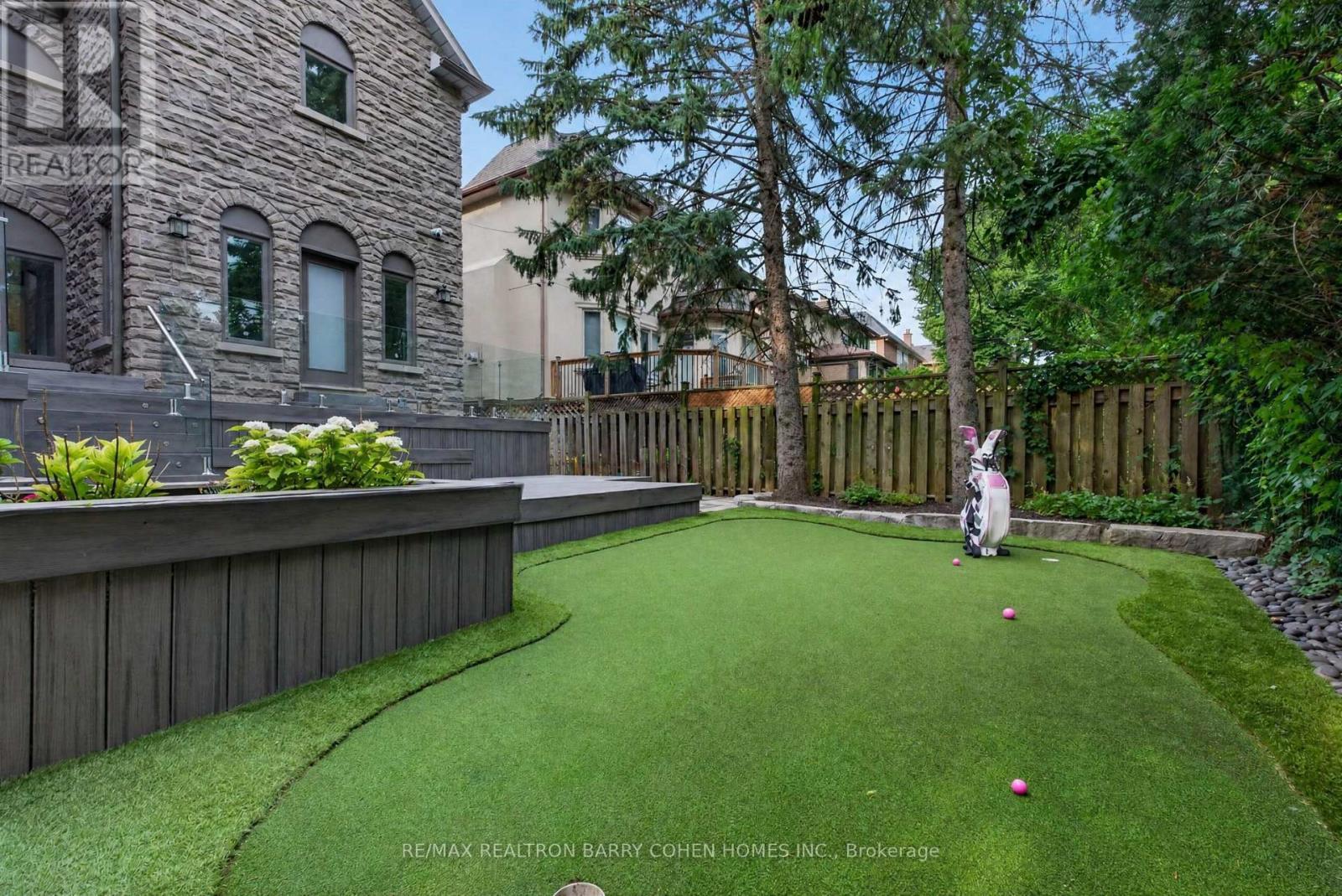 33 Munro Boulevard, Toronto, ON - Outdoor