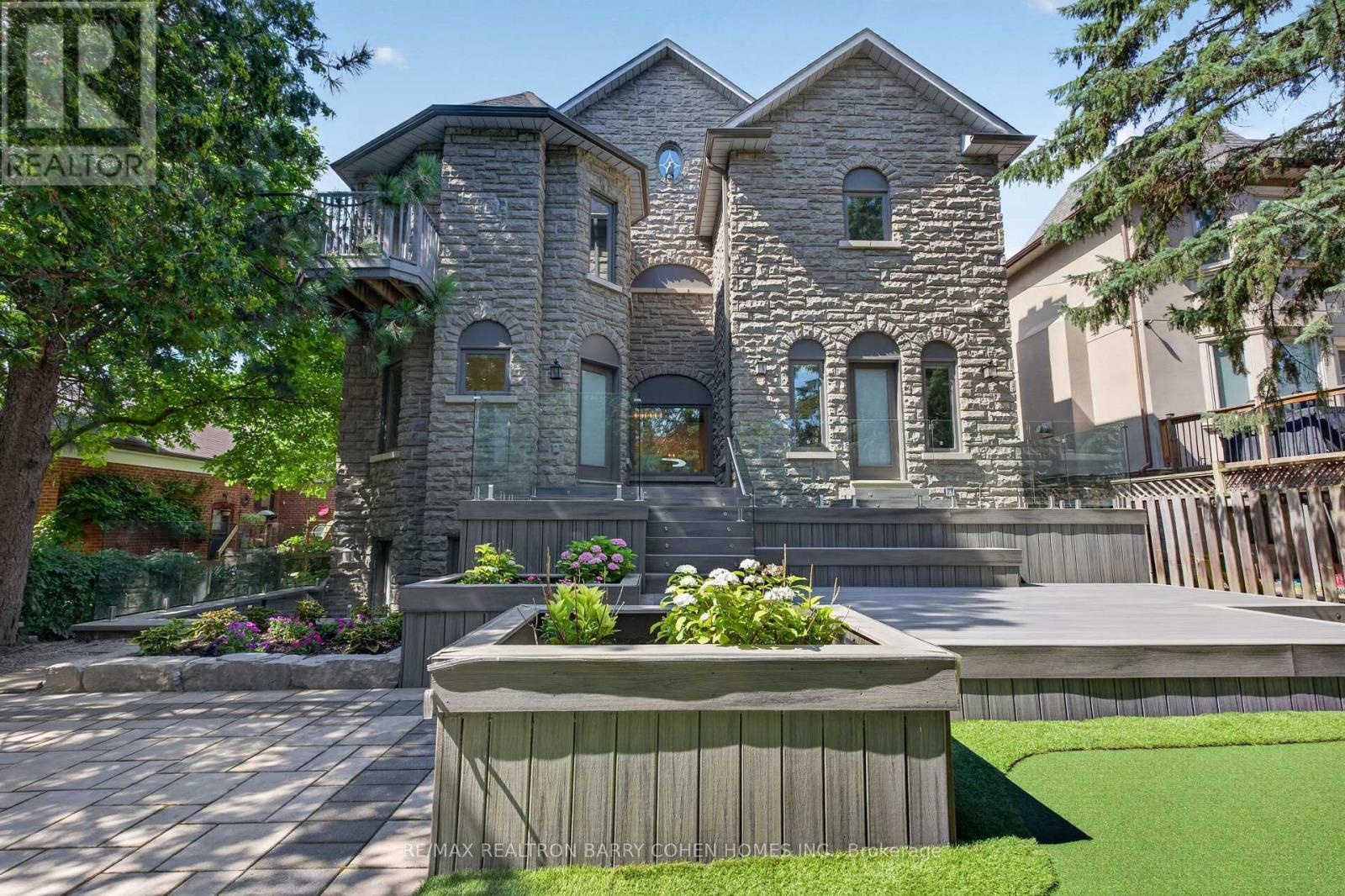33 Munro Boulevard, Toronto, ON - Outdoor