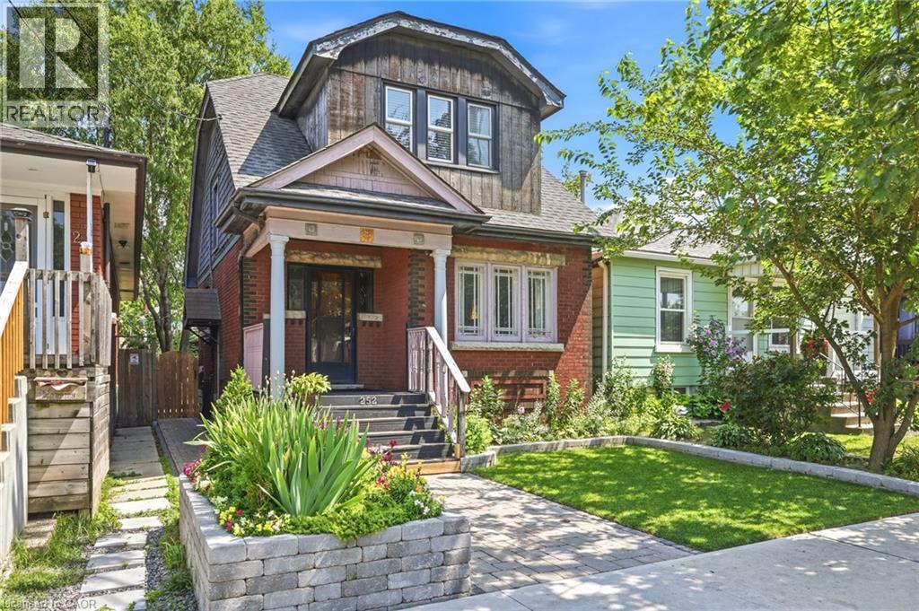 252 Fairfield Avenue, Hamilton, ON - Outdoor With Facade
