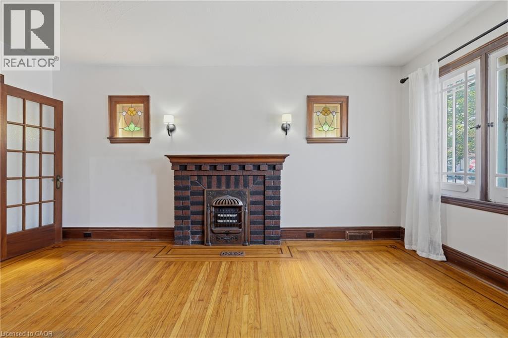252 Fairfield Avenue, Hamilton, ON - Indoor With Fireplace