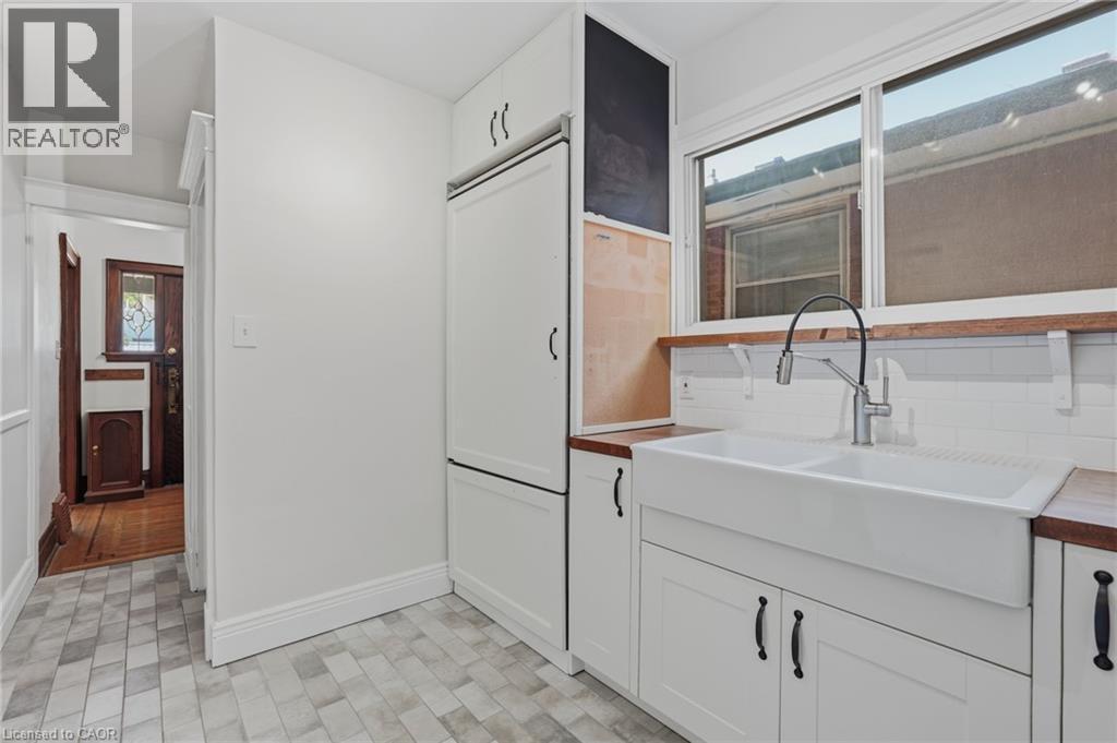 252 Fairfield Avenue, Hamilton, ON - Indoor Photo Showing Other Room