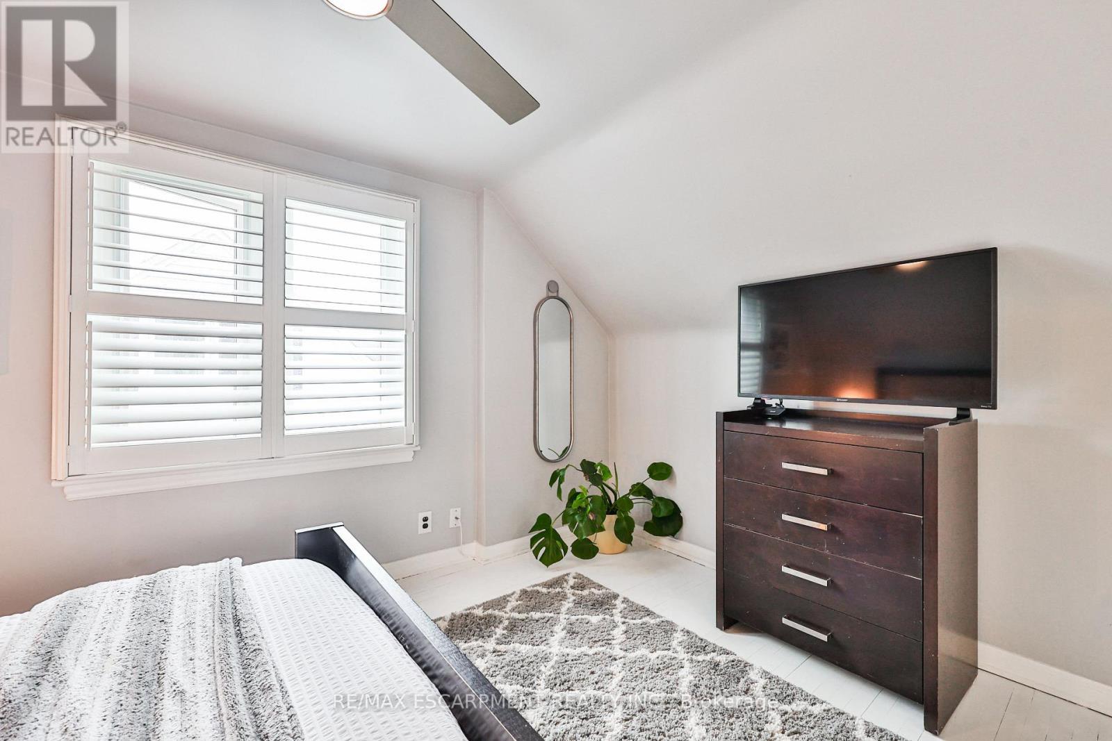 60 Galbraith Drive, Hamilton, ON - Indoor Photo Showing Bedroom
