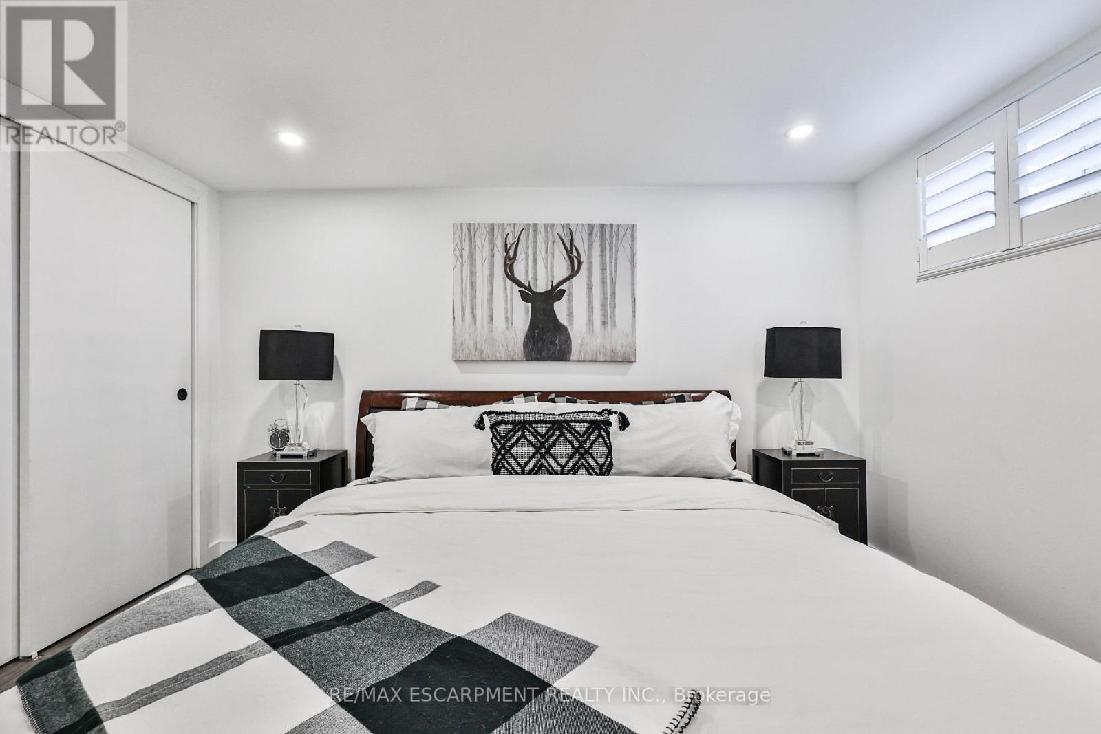 60 Galbraith Drive, Hamilton, ON - Indoor Photo Showing Bedroom