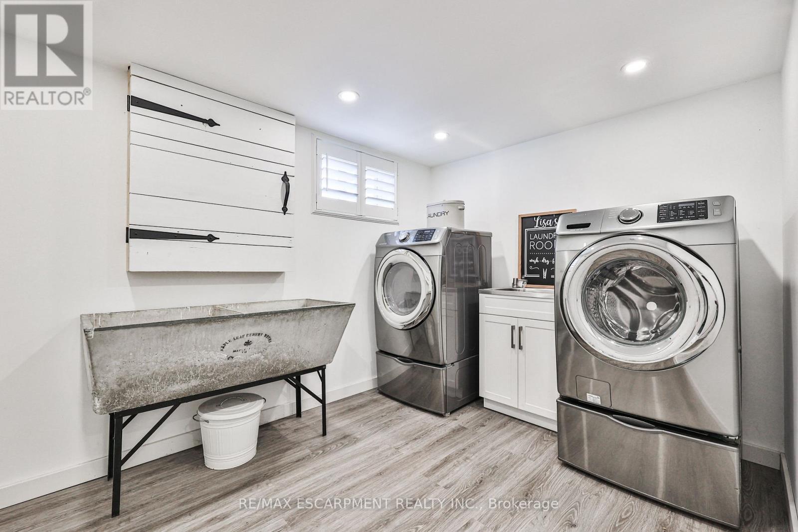 60 Galbraith Drive, Hamilton, ON - Indoor Photo Showing Laundry Room