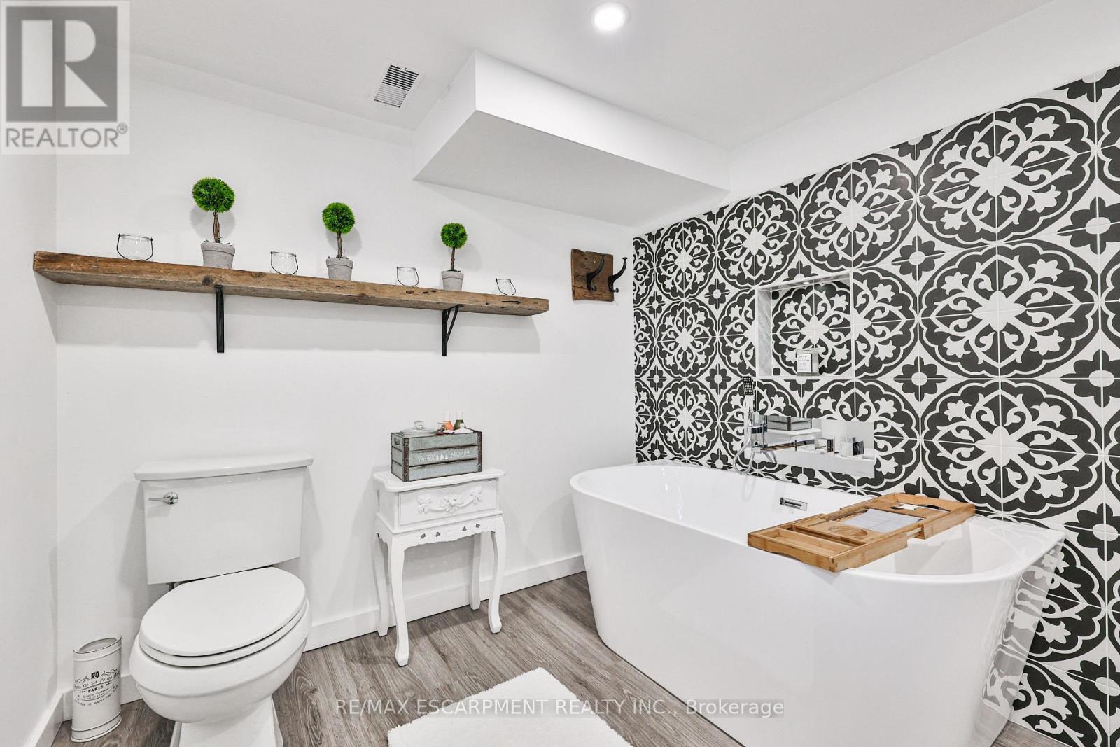 60 Galbraith Drive, Hamilton, ON - Indoor Photo Showing Bathroom