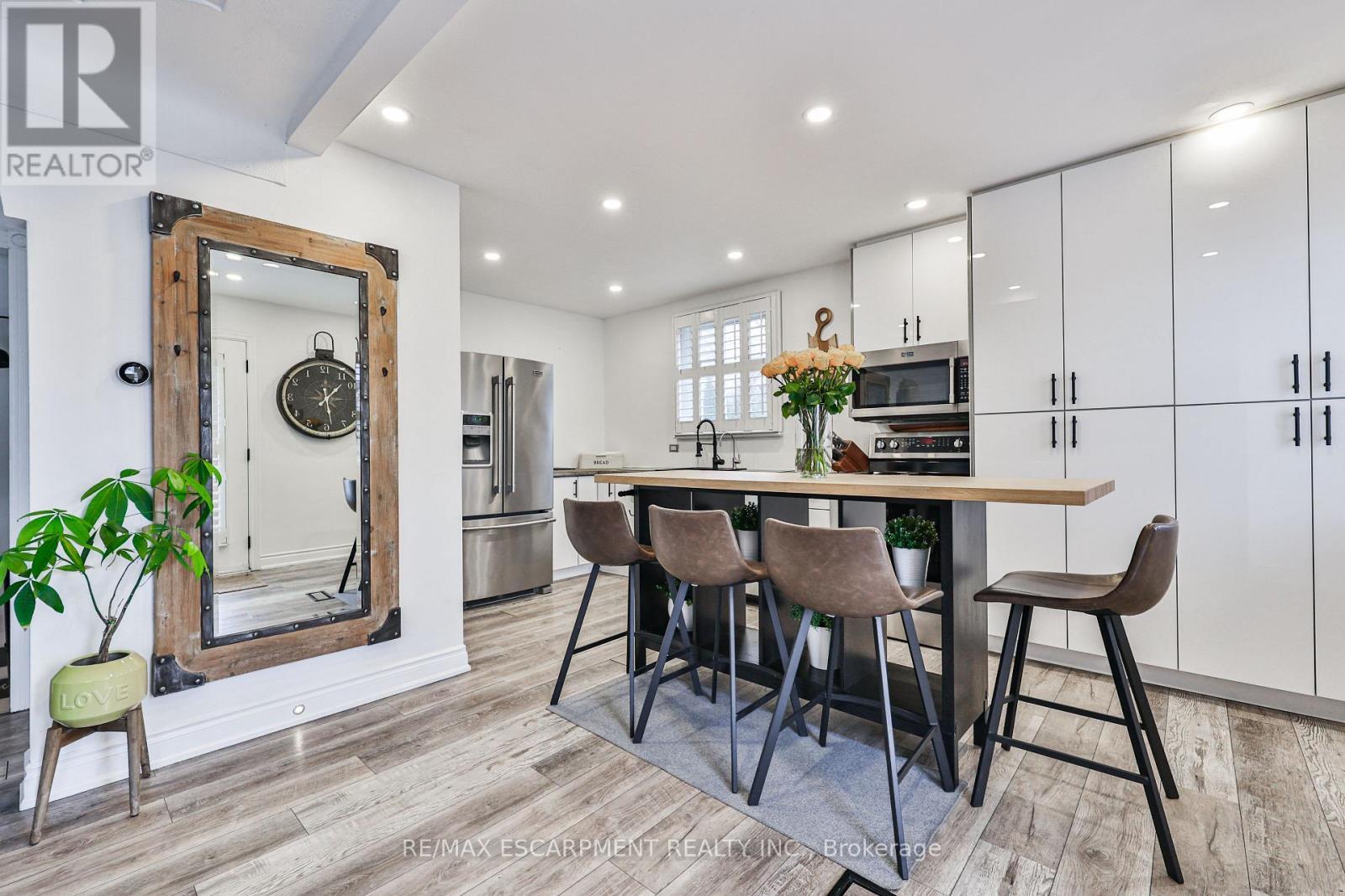 60 Galbraith Drive, Hamilton, ON - Indoor Photo Showing Dining Room