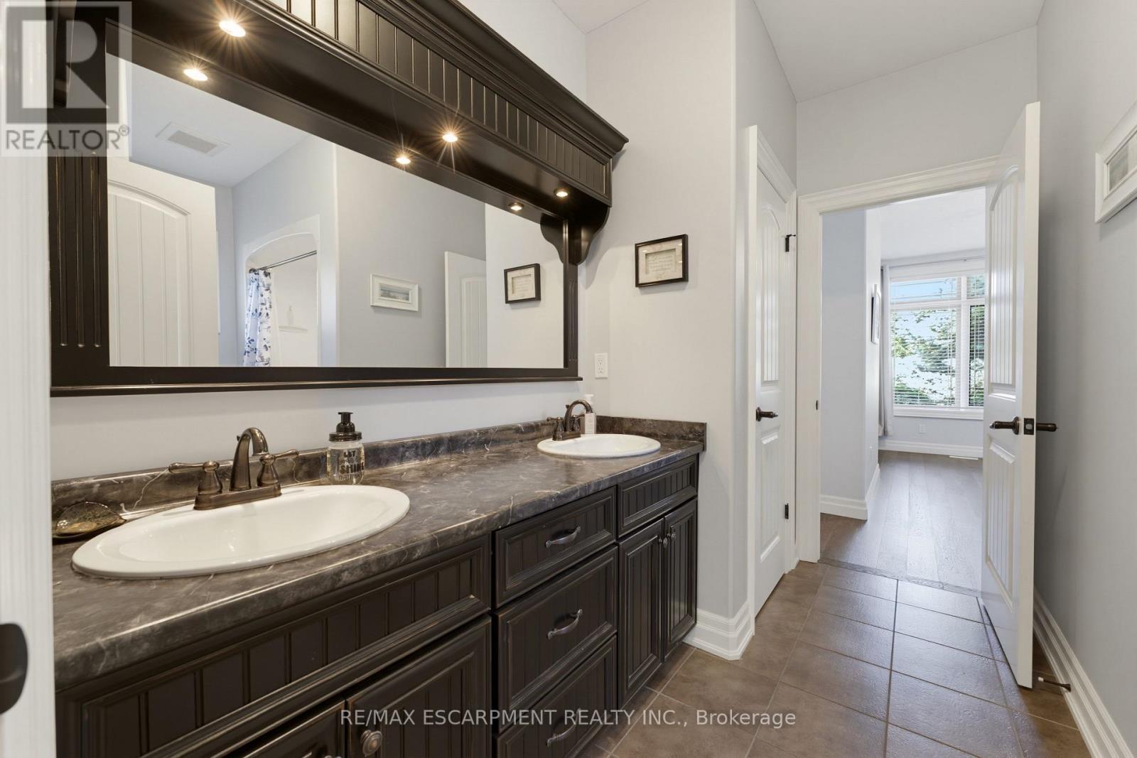 60 Donjon Boulevard, Norfolk, ON - Indoor Photo Showing Bathroom