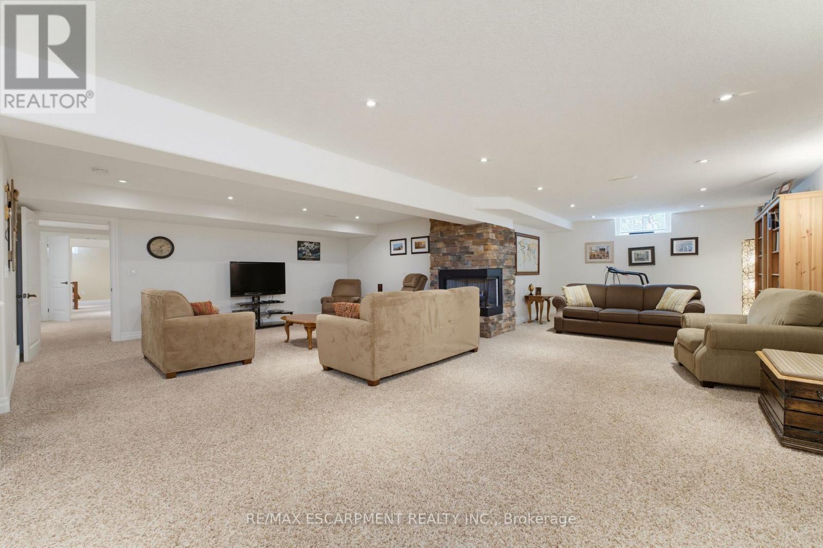 60 Donjon Boulevard, Norfolk, ON - Indoor