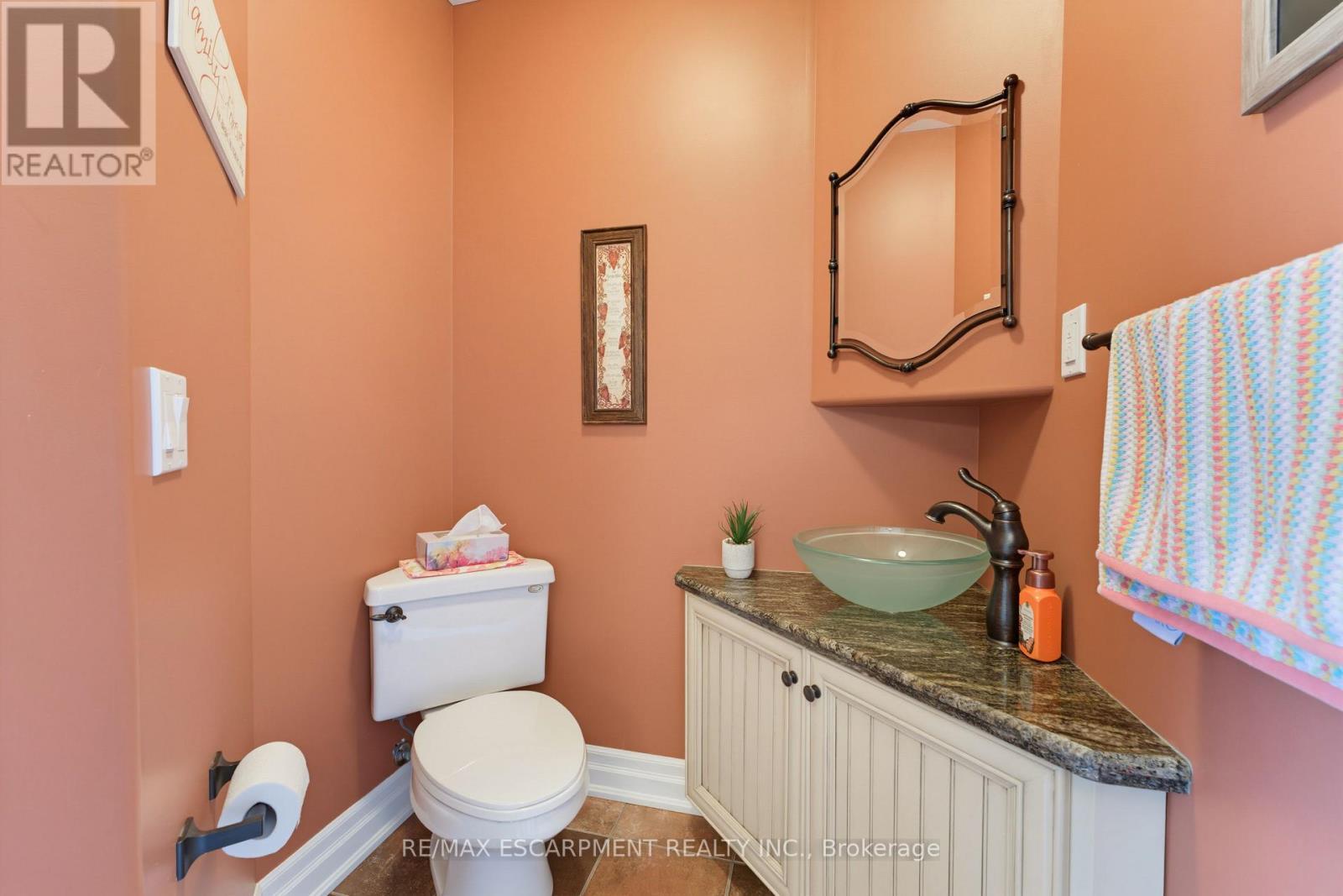 60 Donjon Boulevard, Norfolk, ON - Indoor Photo Showing Bathroom