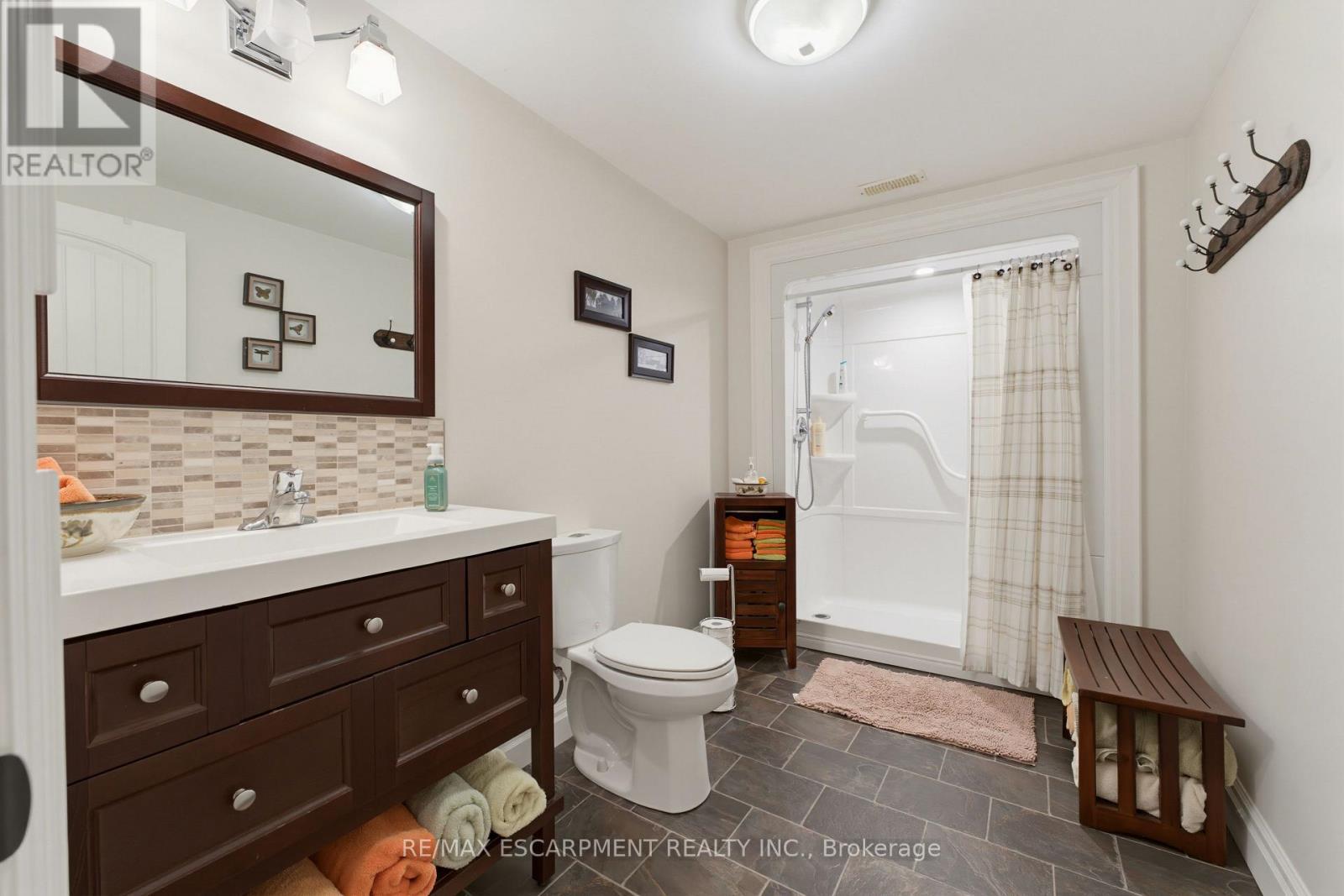60 Donjon Boulevard, Norfolk, ON - Indoor Photo Showing Bathroom