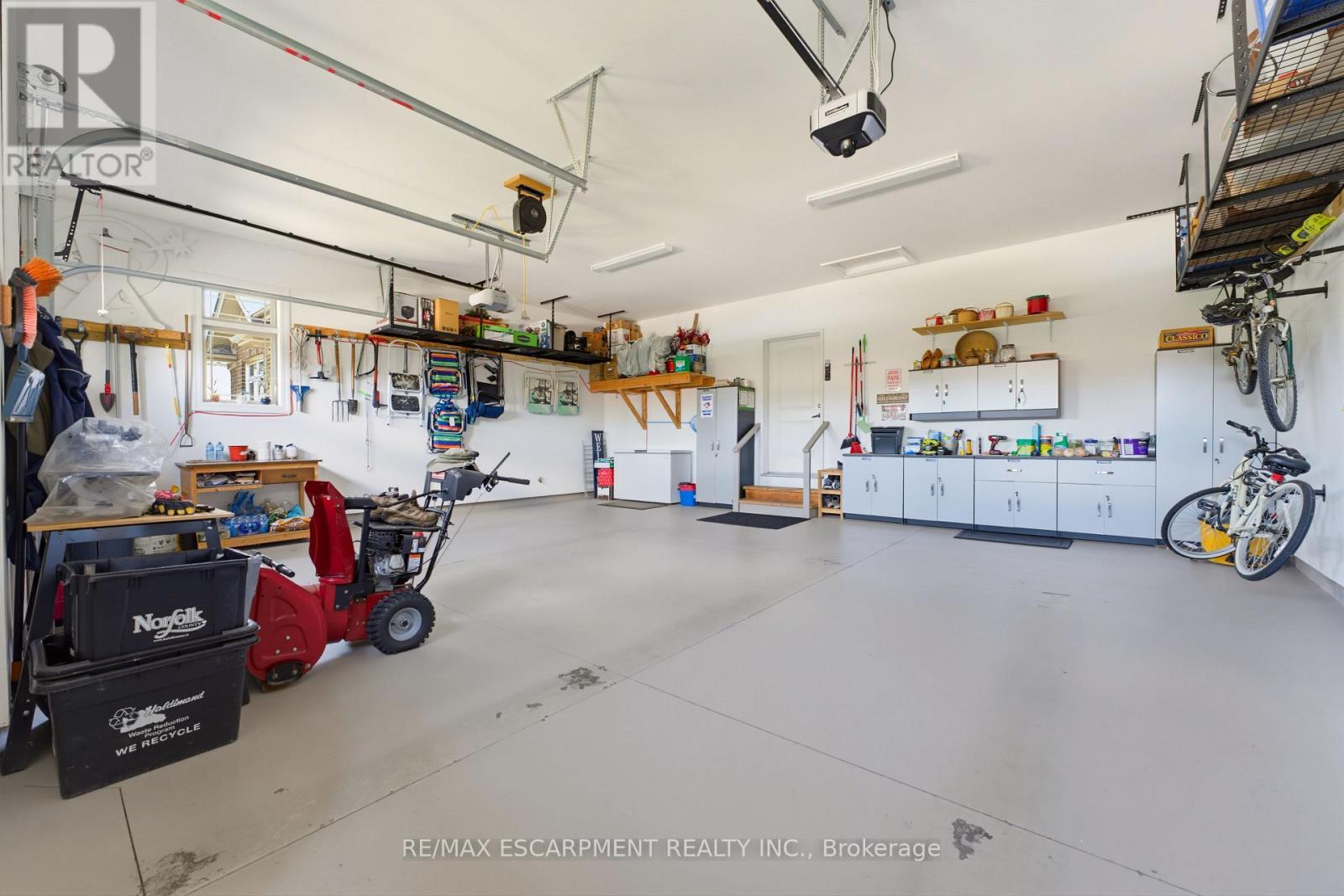 60 Donjon Boulevard, Norfolk, ON - Indoor Photo Showing Garage
