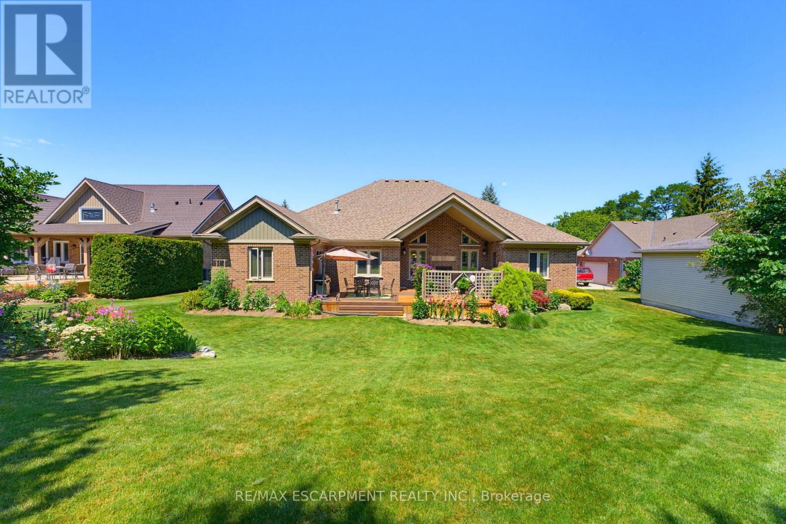 60 Donjon Boulevard, Norfolk, ON - Outdoor With Deck Patio Veranda